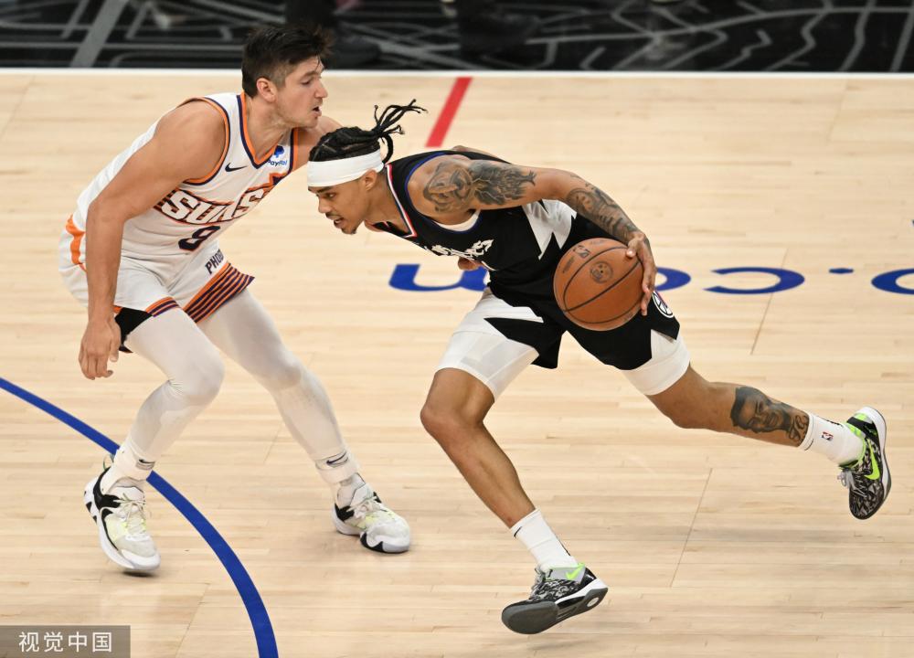 在进攻端更 在进攻端更