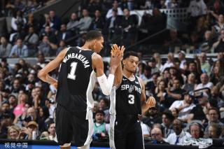 路的防守空 路的防守空